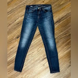 Size 8 American eagle jeans. Fits like a small/medium, super comfortable.